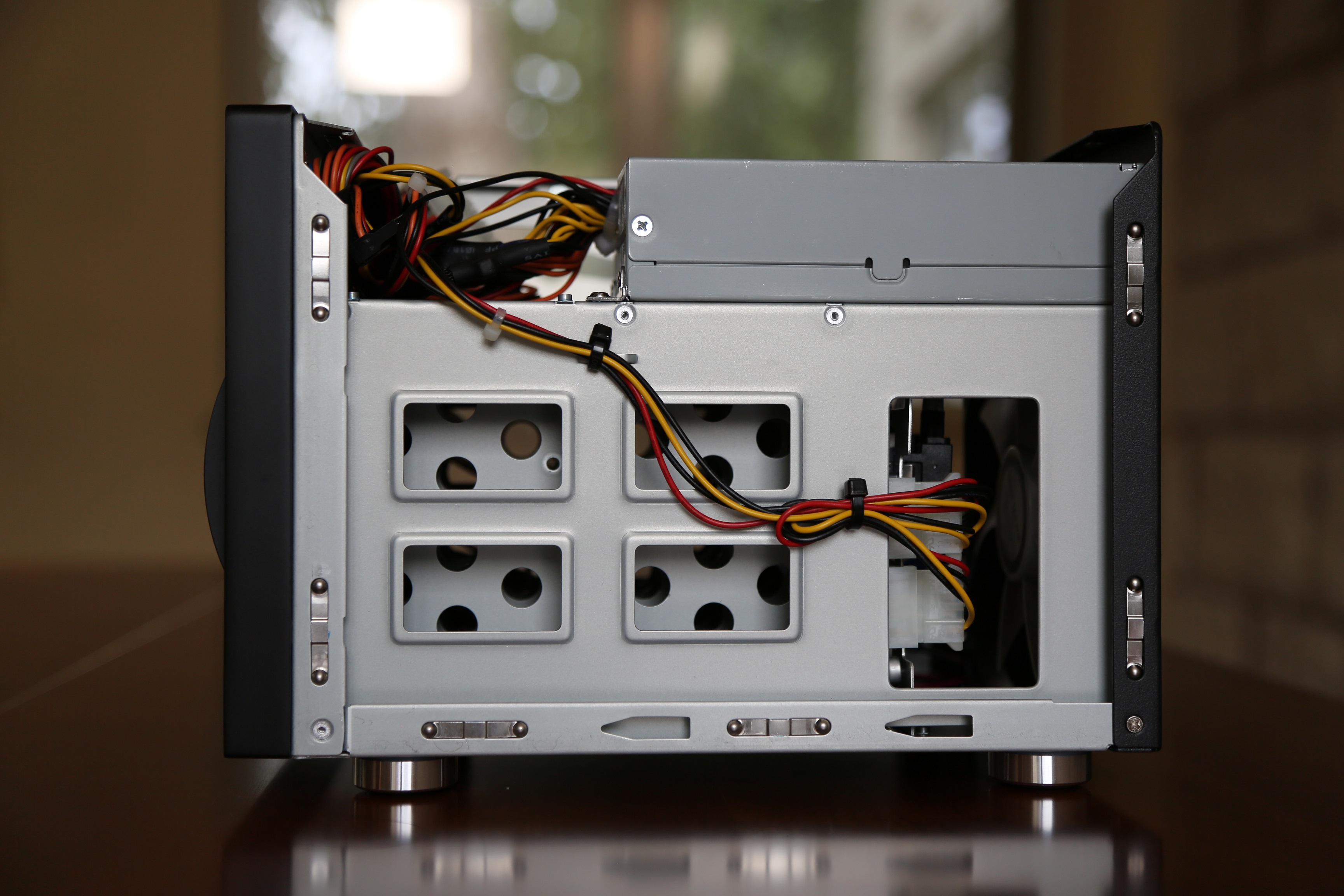 u-nas.com > U-NAS Server Chassis > U-NAS NSC-401 Server Chassis